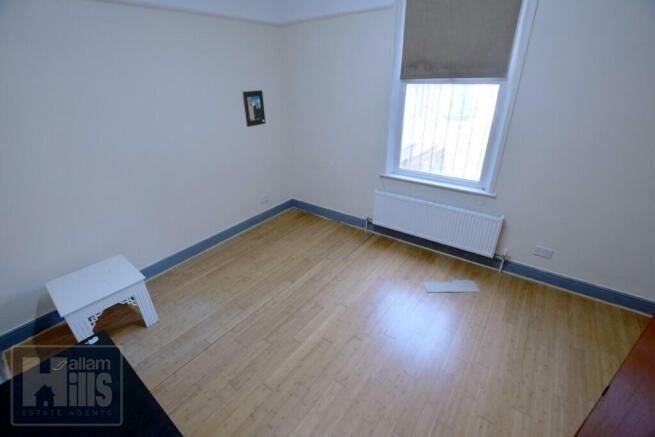 3 bed Apartment to rent Image 6
