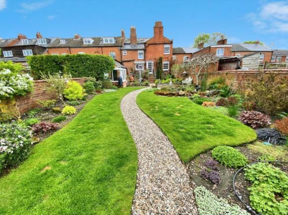 f2bc808f-Garden 20Lawn 20Rear.jpg
