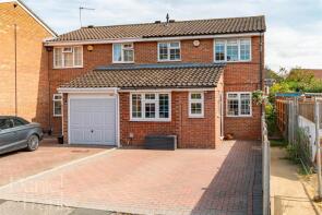 109, Swanshope, Loughton IG10 2NB