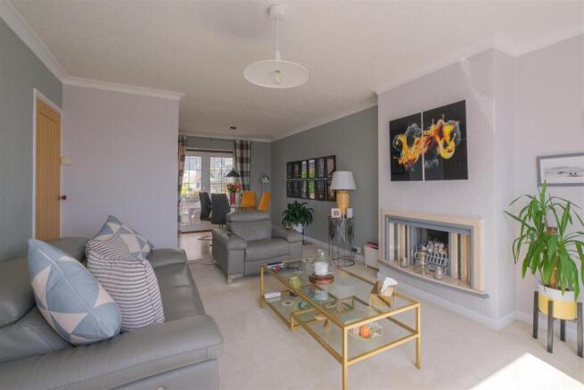 3 bed Town House for sale Image 5