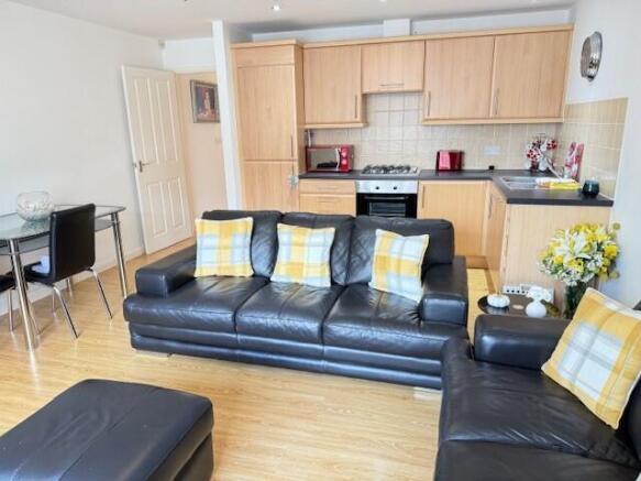 2 bed Apartment for sale Image 4