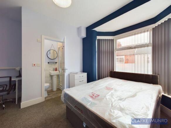 5 bed Town House to rent Image 5