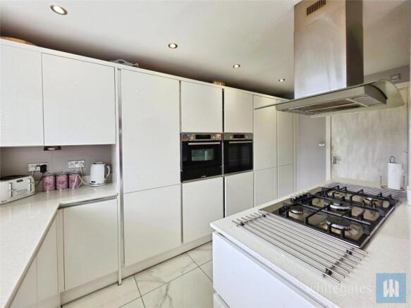 5 bed Semi-Detached for sale Image 10