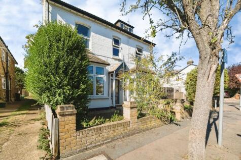 Cleveland Road, London, E18