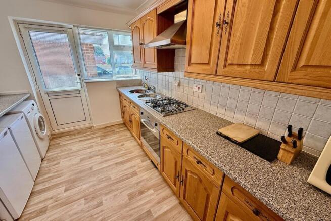 Stour Road, Durrington, Worthing, West Sussex, BN13 3LY photo 5