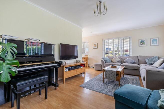 A08 - 30 Copythorne Rd Brixham - 250423