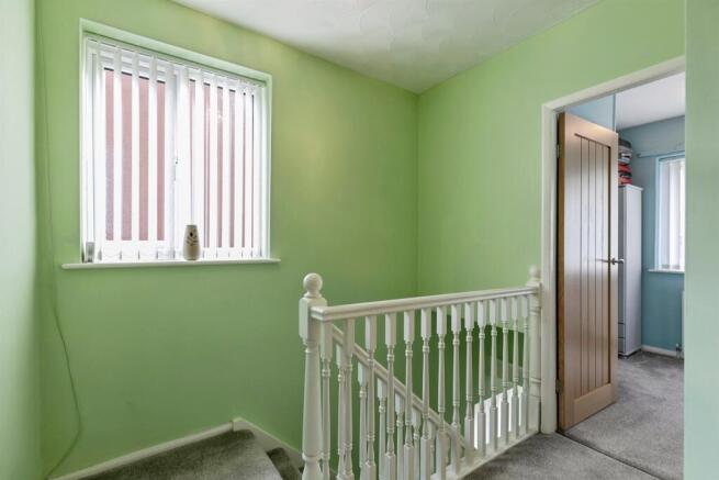3 bed Semi-Detached for sale Image 9