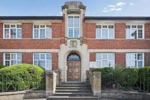Flat 2, 53 Copsham House, Broad Street, Chesham HP5 3EA
