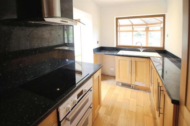 4 bed Semi-Detached for sale Image 9