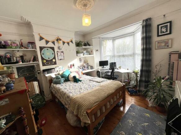Bedroom 1.JPG