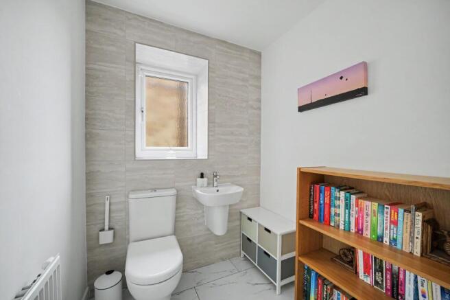 4 bed Detached for sale Image 6