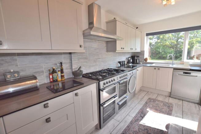 3 bed Semi-Detached for sale Image 6