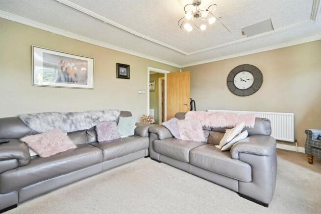4 bed Detached for sale Image 7