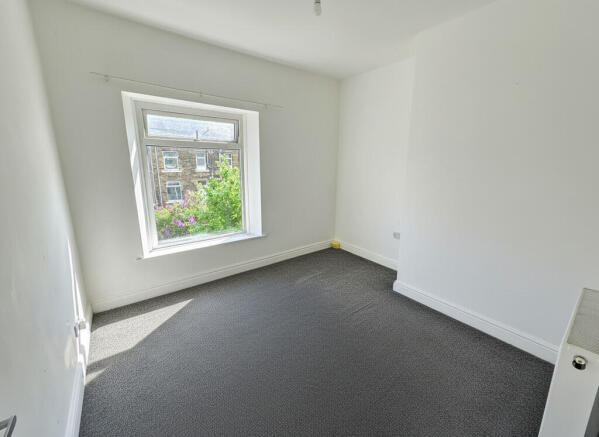 2 bed Terraced to rent Image 4