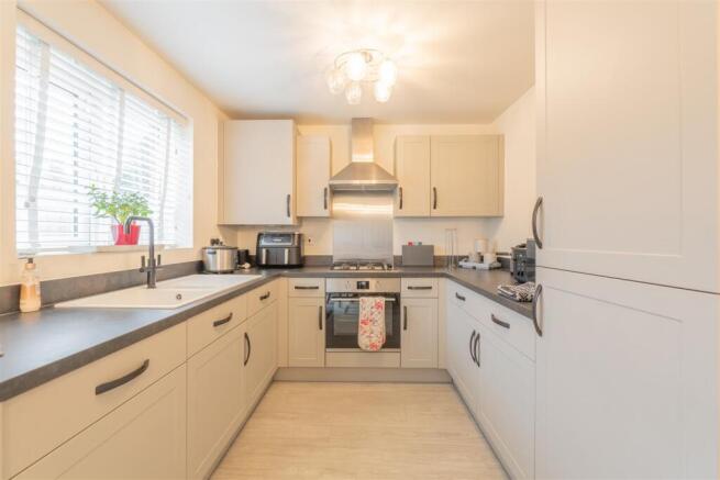Longlands Avenue, Stourbridge, DY8 3TU photo 4