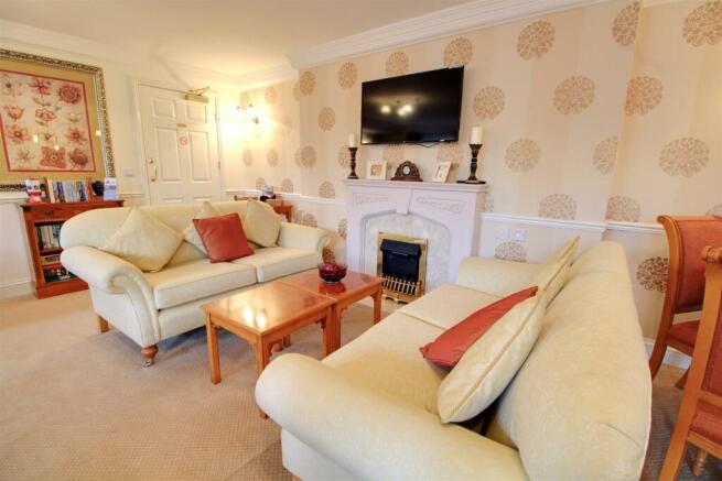 Owners Lounge 1.jpg