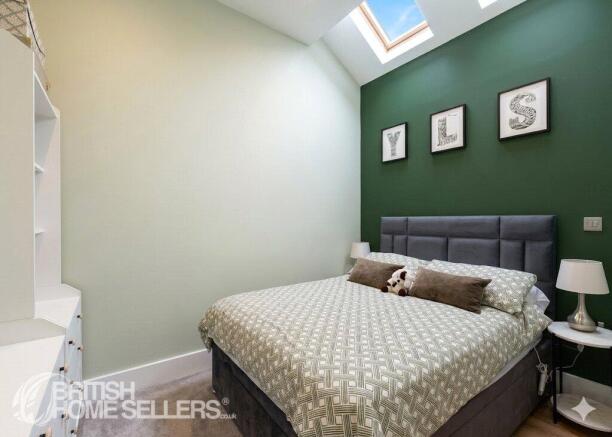 3 bed Apartment for sale Image 9