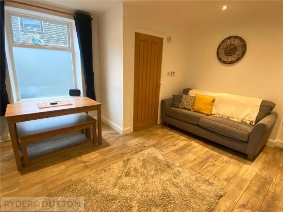 2 bed Terraced to rent Image 6