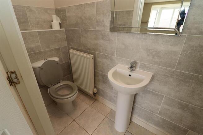 4 bed House to rent Image 8