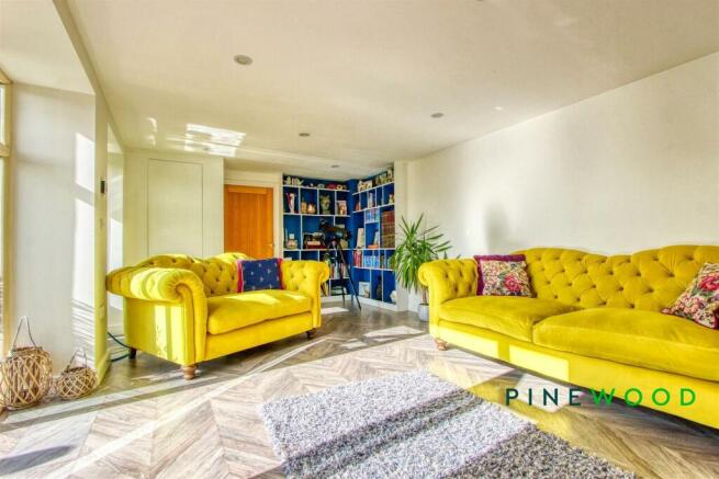 FAMILY LOUNGE