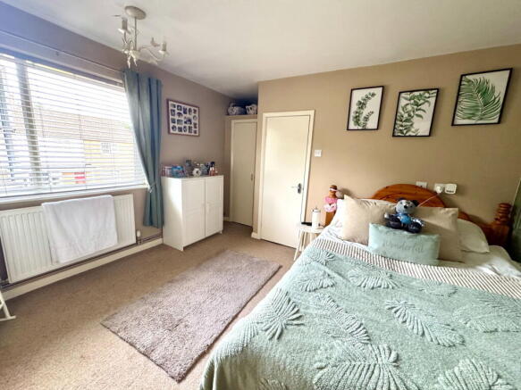 2 bed Flat to rent Image 5