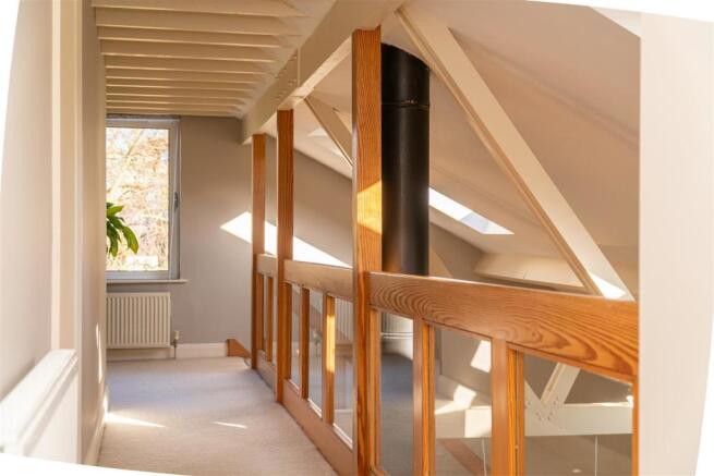FIRST FLOOR ACCOMMODATION