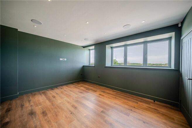 6 bed House for sale Image 12