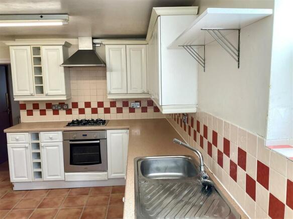 kitchen pic4.jpg
