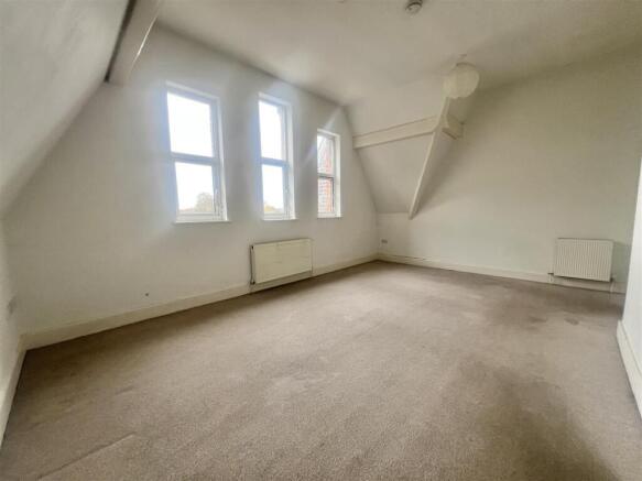 The Avenue, Sale photo 4