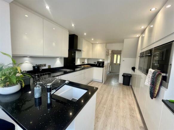 2. kitchen.jpg