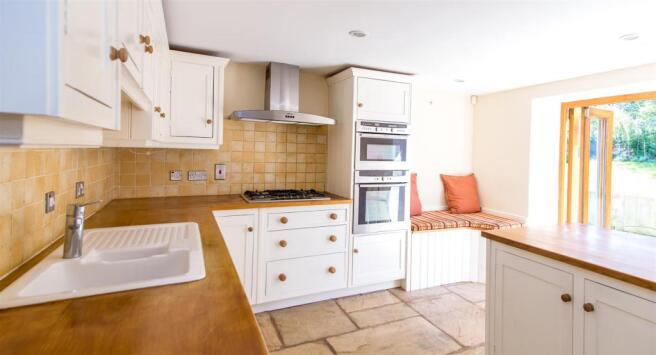 Kitchen 2.jpg