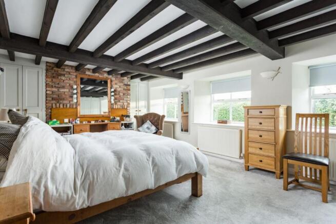 5 bed Detached for sale Image 9