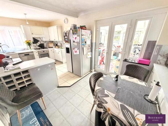 2 bed Semi-Detached for sale Image 8