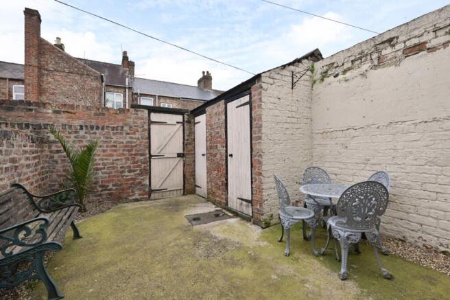 2 bed Terraced to rent Image 11