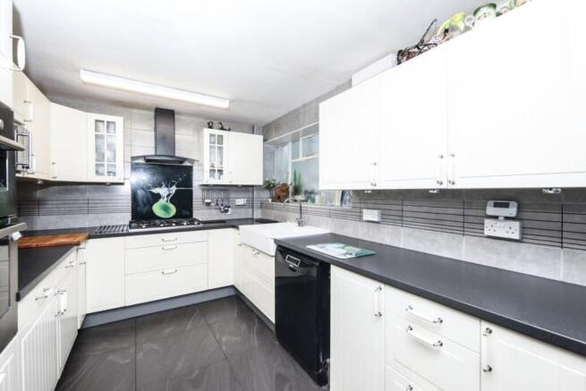 13 East Dene kitchen-3.jpg