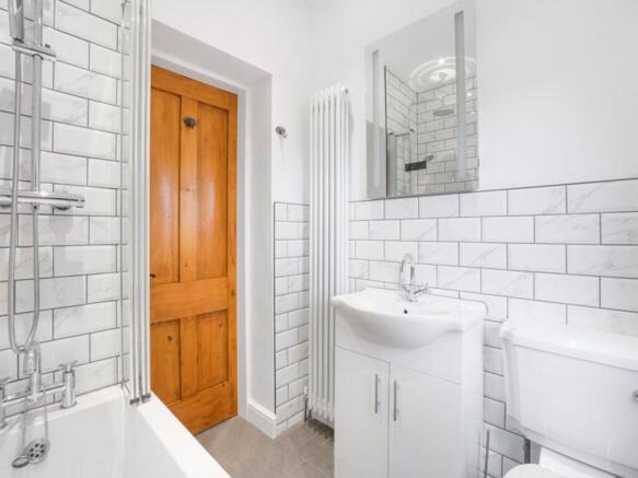 2 bed Terraced to rent Image 7