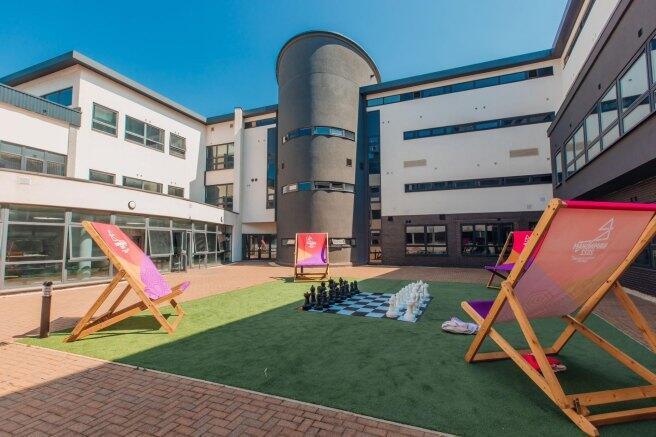 graduation-house-ng9-4hl-1055613