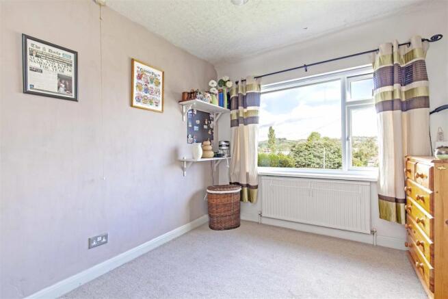 4 Hallowes Rise-12.jpg