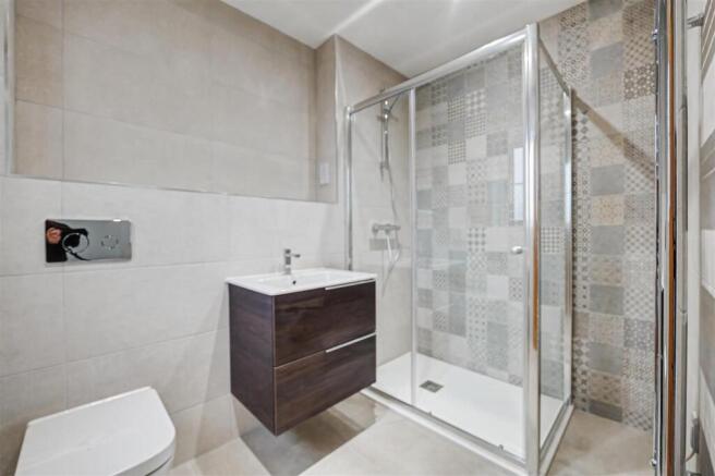 en-suite plot 7