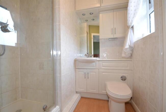 ensuite.jpg