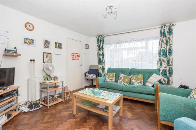 23 Willoughbys Walk Living Room (Angle 2).jpg