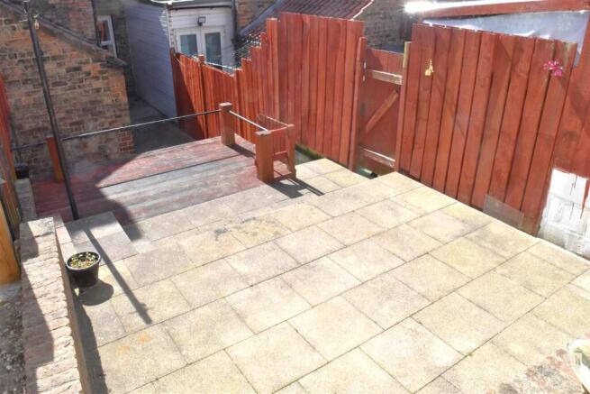 REAR ENCLOSED COURTYARD