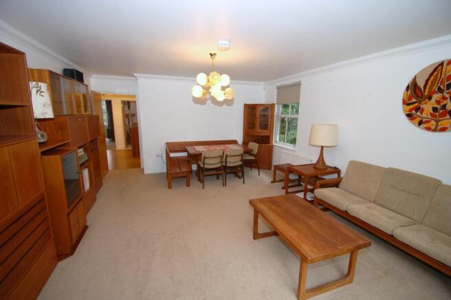 Lounge/dining room