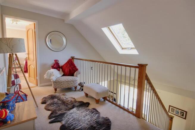 4 bed Detached Bungalow for sale Image 12