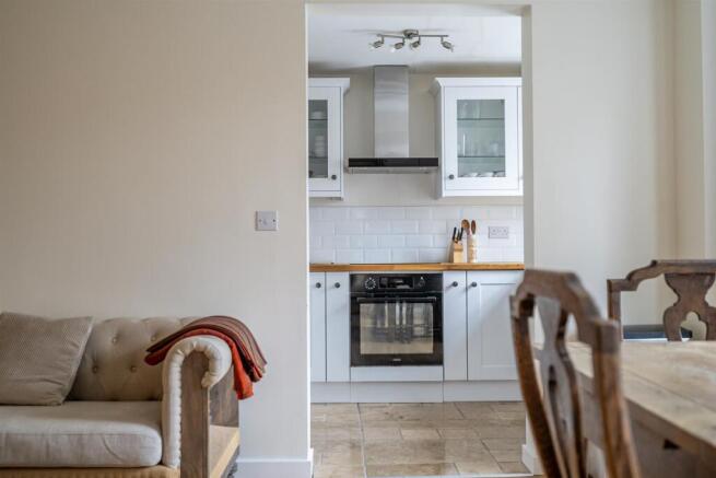 2 bed Flat for sale Image 6