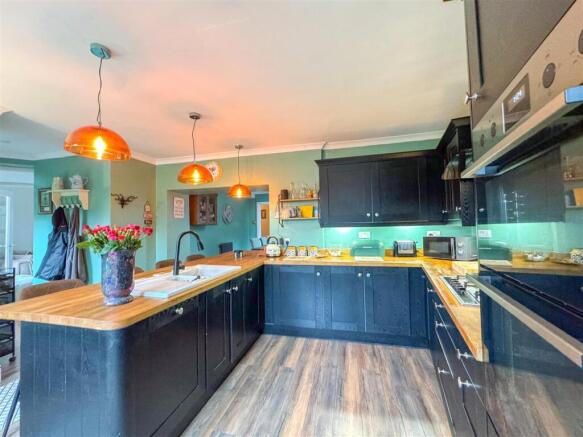 Kitchen / Breakfast Room