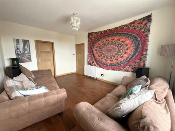 UPPER LOUNGE / BEDROOM 5
