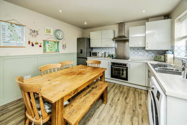 3 bed Semi-Detached for sale Image 10