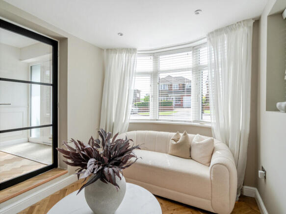5 bed Detached for sale Image 10