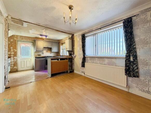 3 bed Semi-Detached for sale Image 7